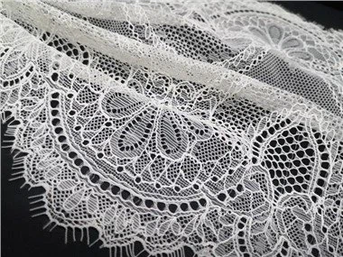 גימור תחרת ריסים